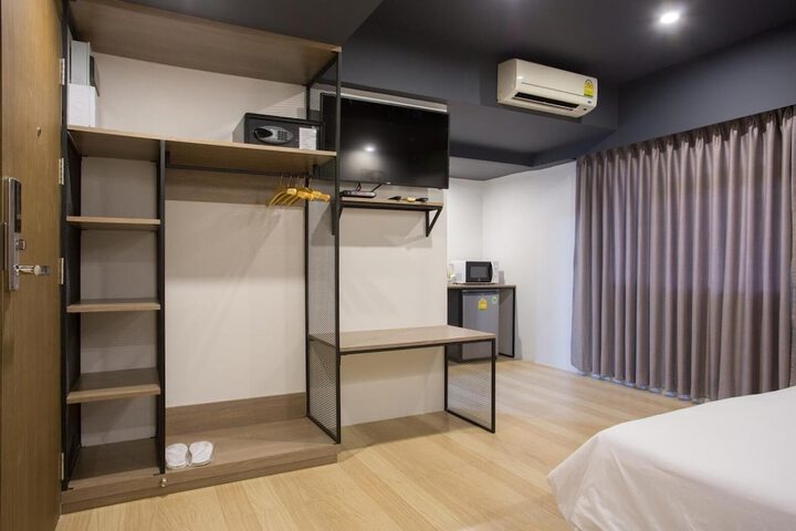 Room 12 of 42