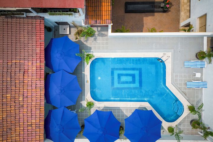Pool 76 of 108