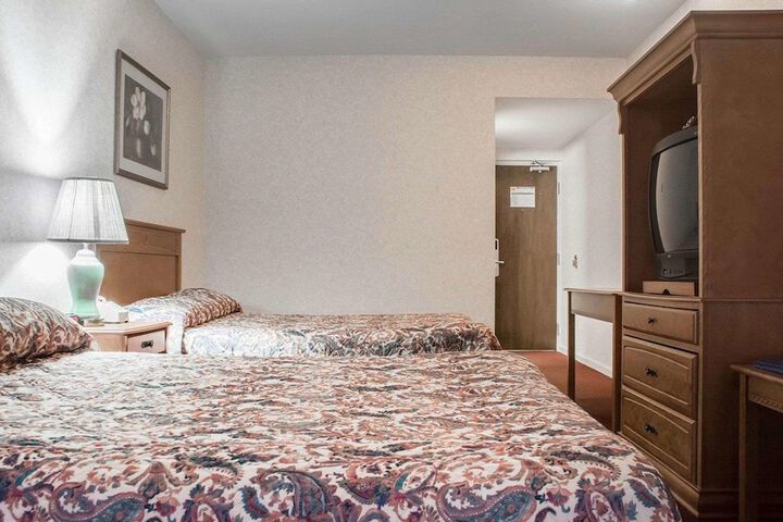 Room 8 of 19