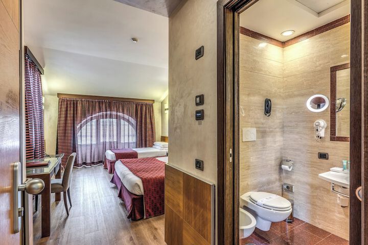 Room 43 of 106