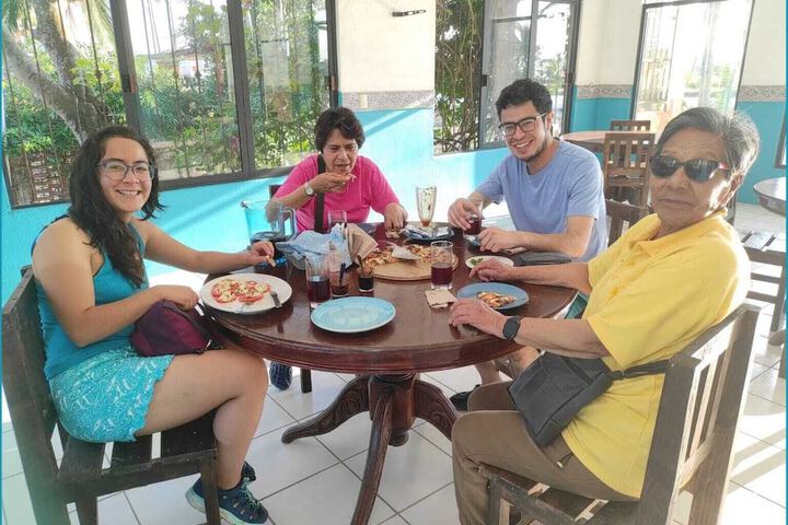 Dining 25 of 44