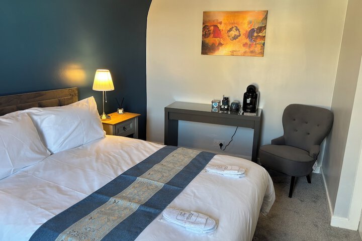 Room 4 of 18