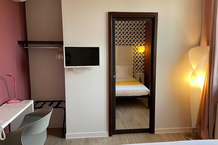 Room 9 of 47