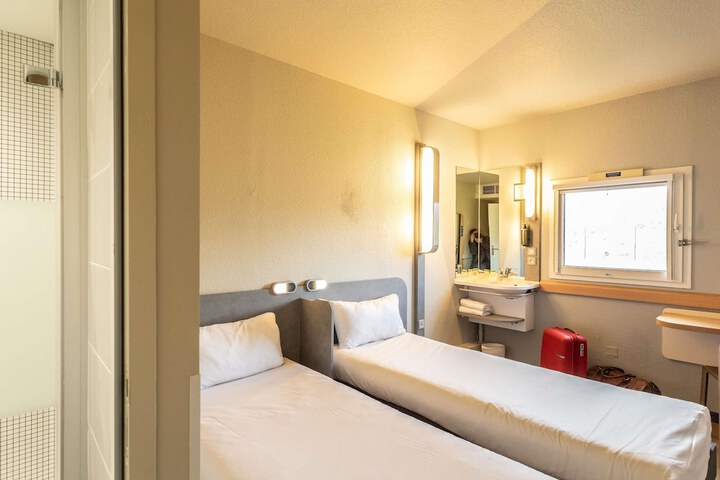 Room 18 of 34