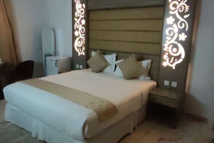 Room 13 of 24