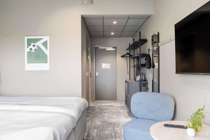 Room 11 of 37