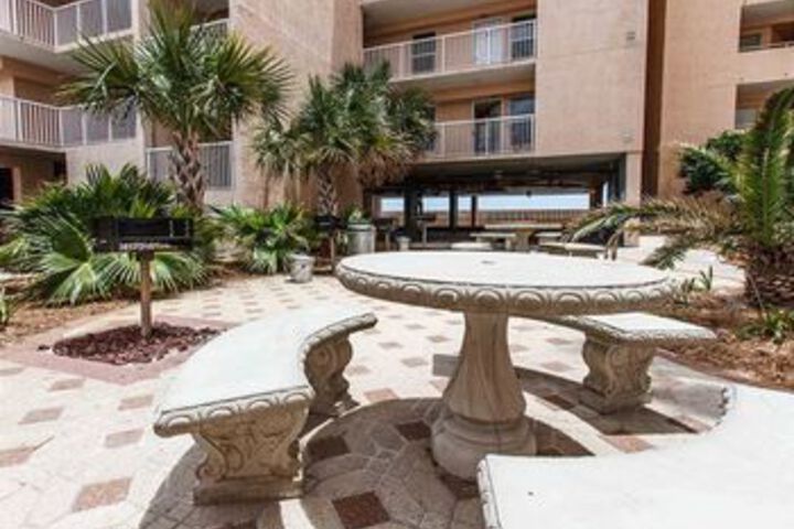 Hotel Exterior 12 of 46