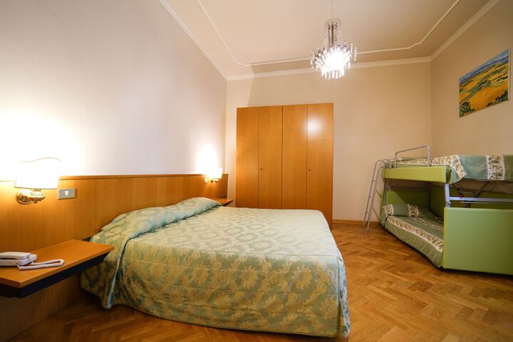Room 35 of 127