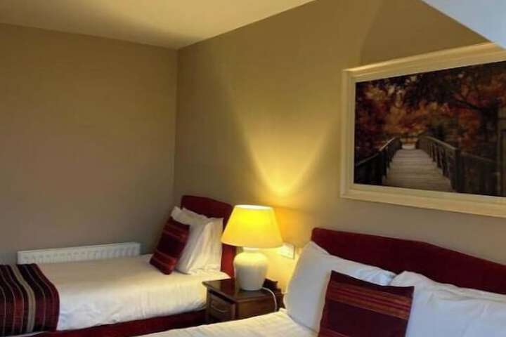 Room 8 of 33