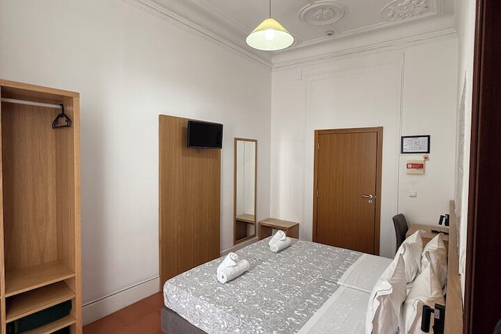 Room 28 of 160
