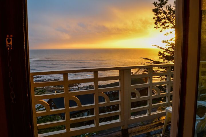 Romantic King Bed Partial Ocean View (11 of 23)