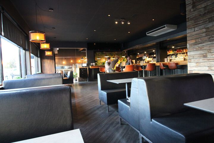 Lounge 66 of 72