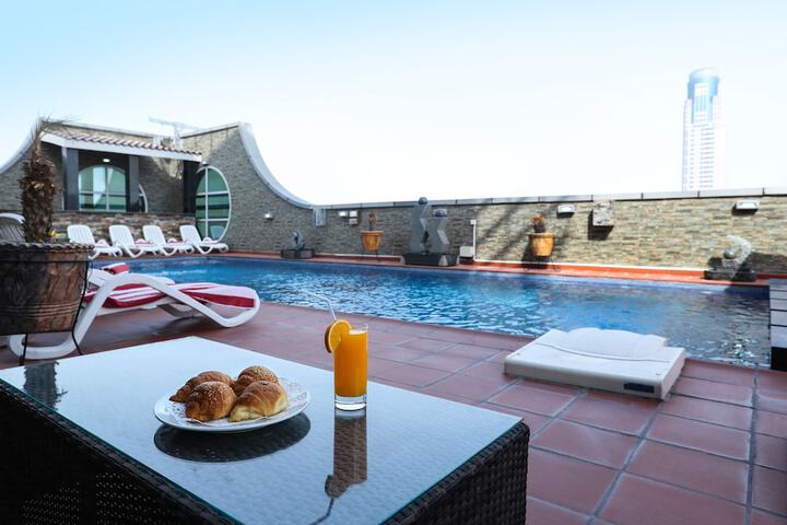 Pool Hotel