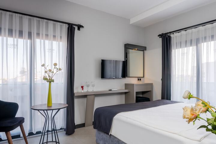 Room 8 of 16