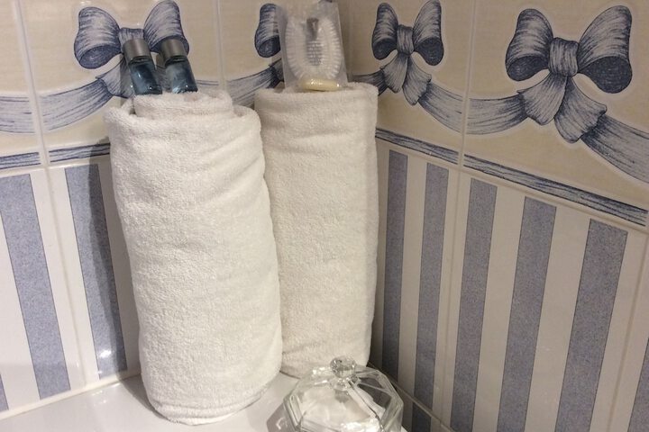 Room 15 of 34