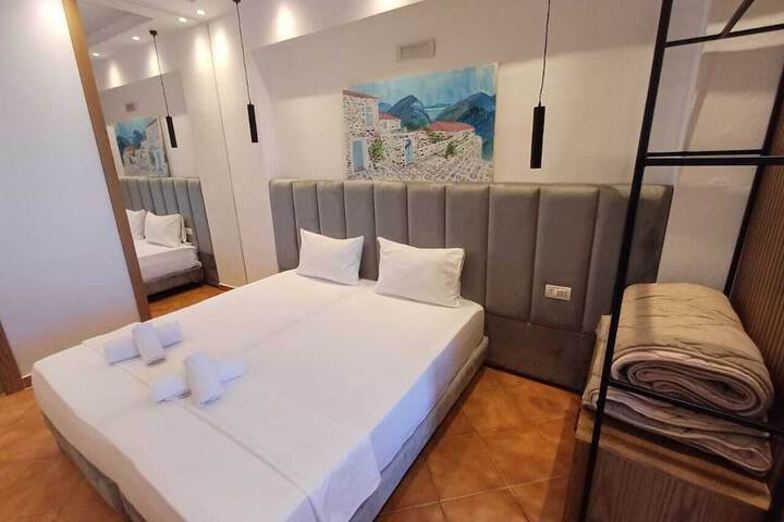 Room 6 of 85