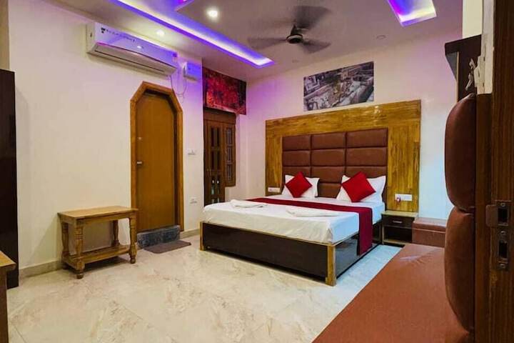 Room 3 of 9