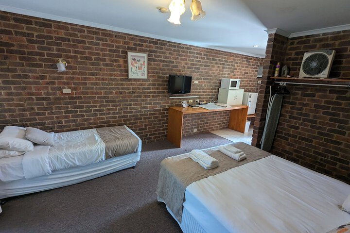 Room 13 of 28