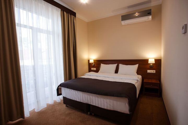 Room 7 of 24