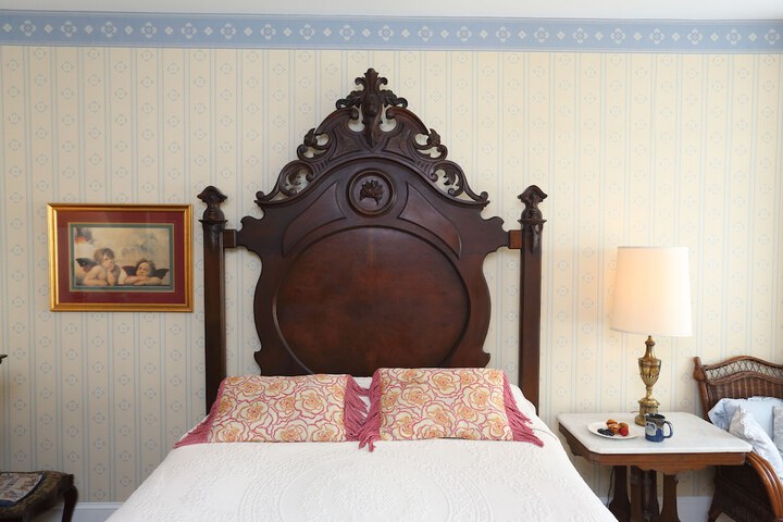 Room 18 of 48