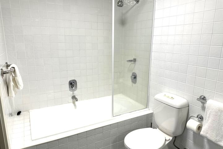 Room 15 of 28