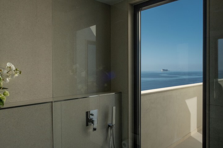 Room 27 of 109