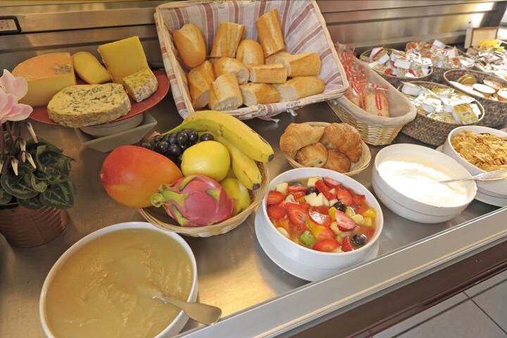 Breakfast/Coffee Service 38 of 65