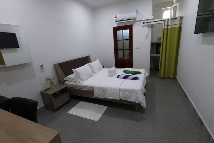 Room 2 of 38