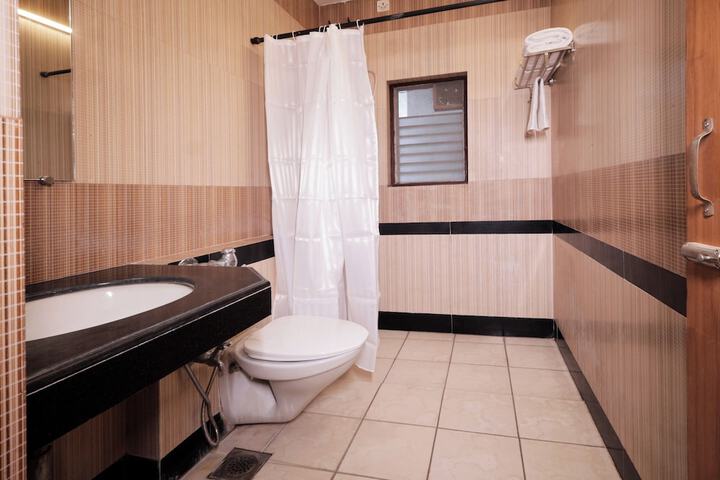 Room 8 of 12
