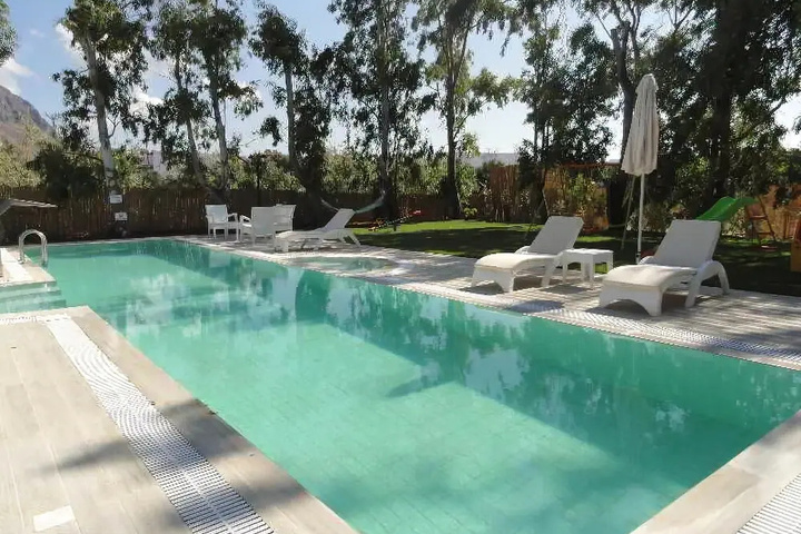 Pool 6 of 10