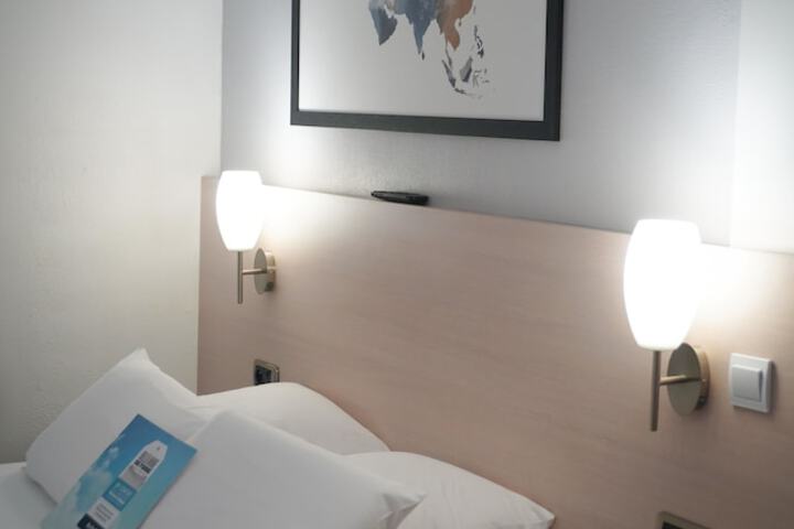 Room 13 of 66