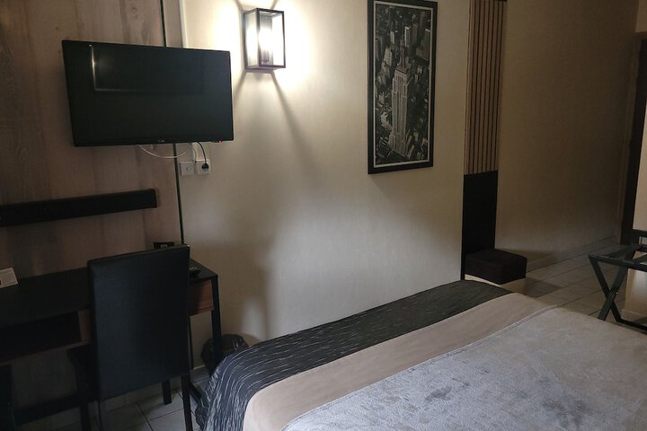 Room 37 of 143