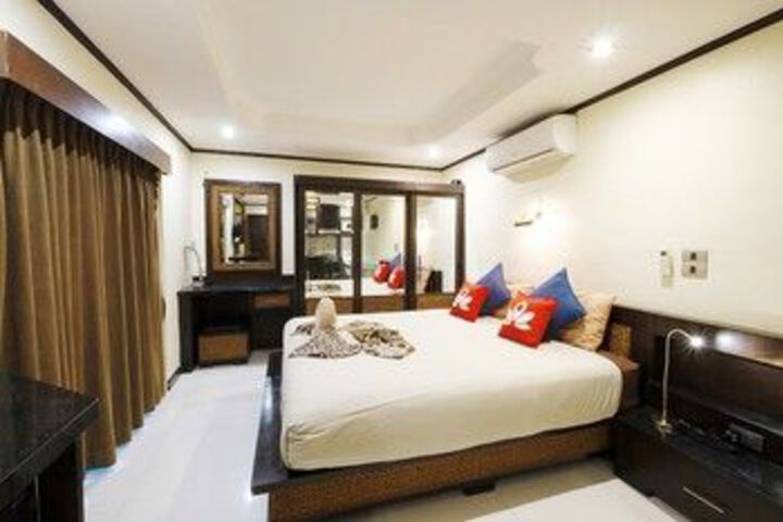 Room 6 of 25