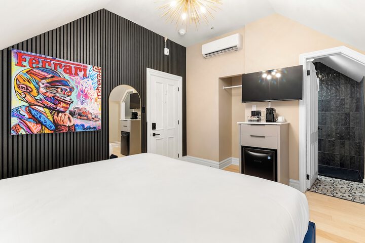 Room 32 of 83