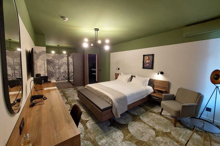 Room 52 of 72