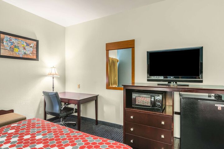2 Queen Beds (3 of 8)