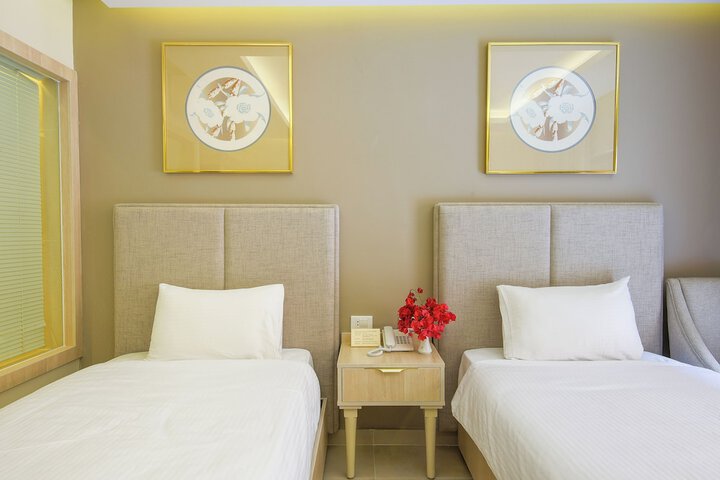 Room 9 of 42