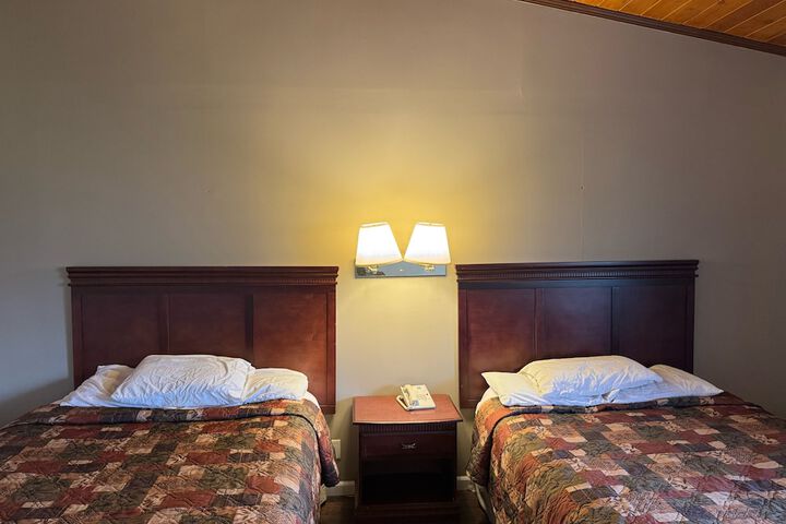 2 Queen Beds (5 of 13)