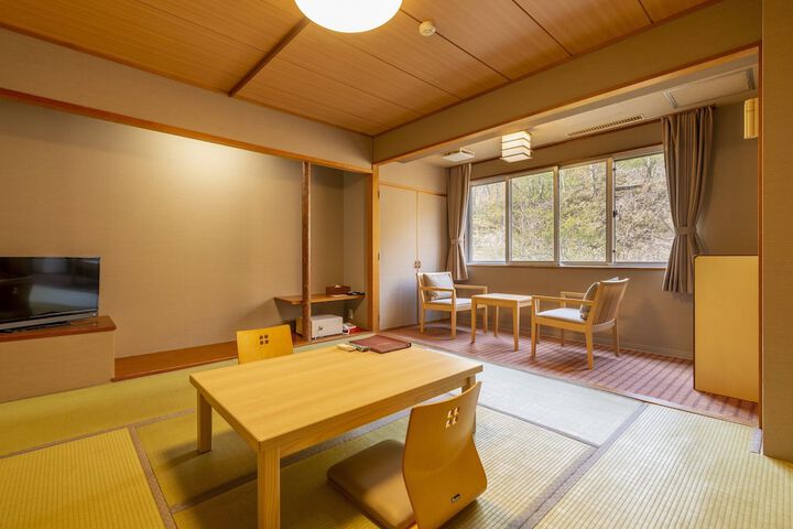 Room 12 of 51