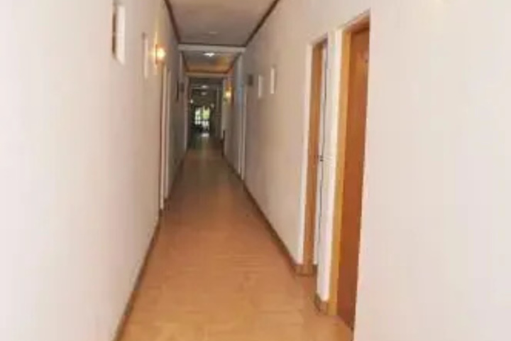 Room 8 of 18