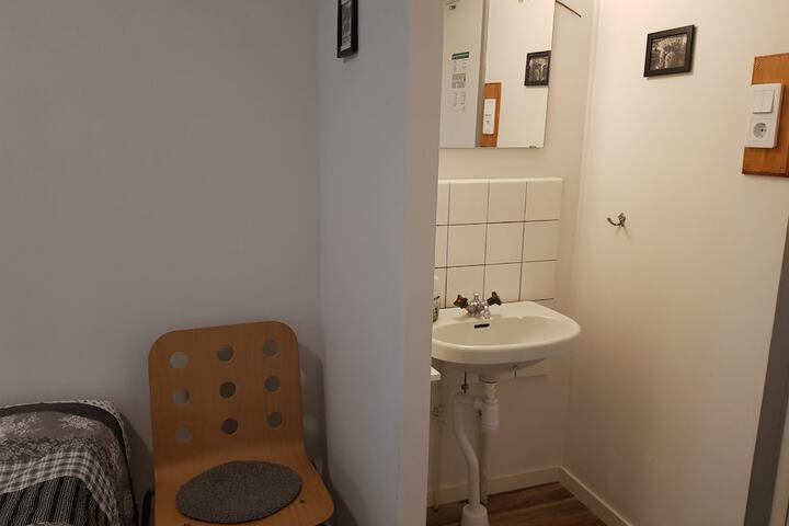 Room 28 of 176