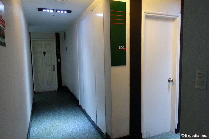 Ballroom/Hall 79 of 104
