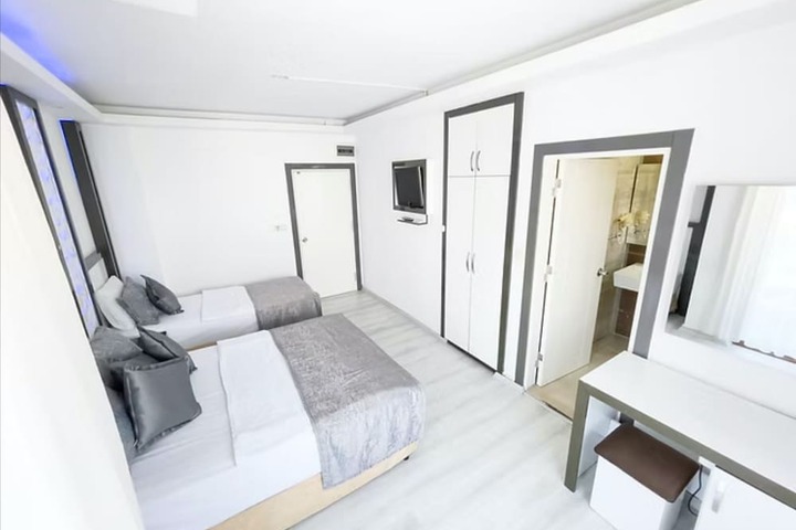 Room 9 of 27