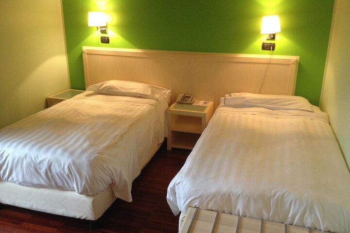Room 14 of 48