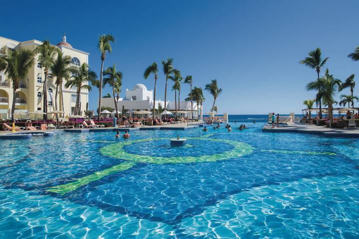 Hotel Pool