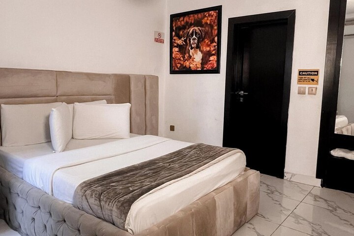 Room 7 of 35