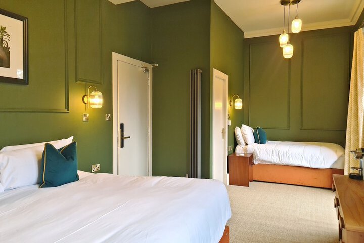 Room 10 of 46