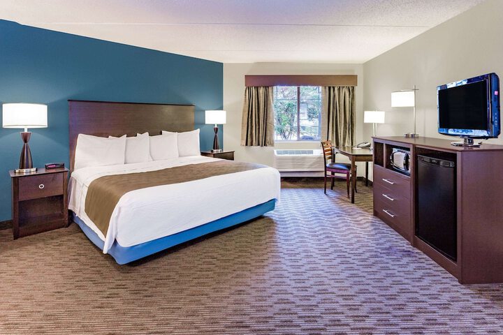 1 King Bed (5 of 15)