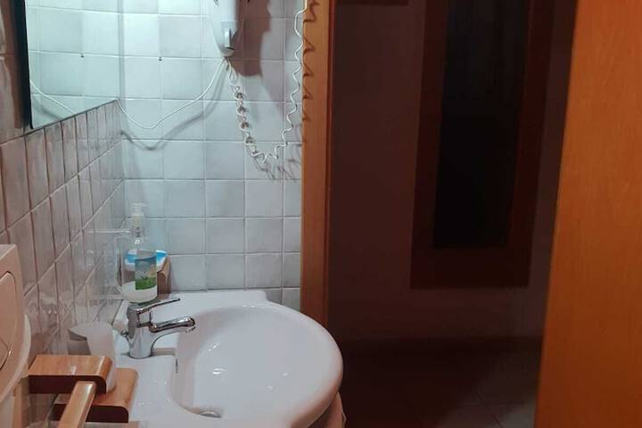 Room 4 of 5