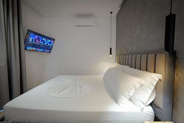 Room 82 of 141